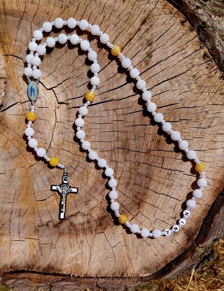 Ruženec s menom a datumom, 