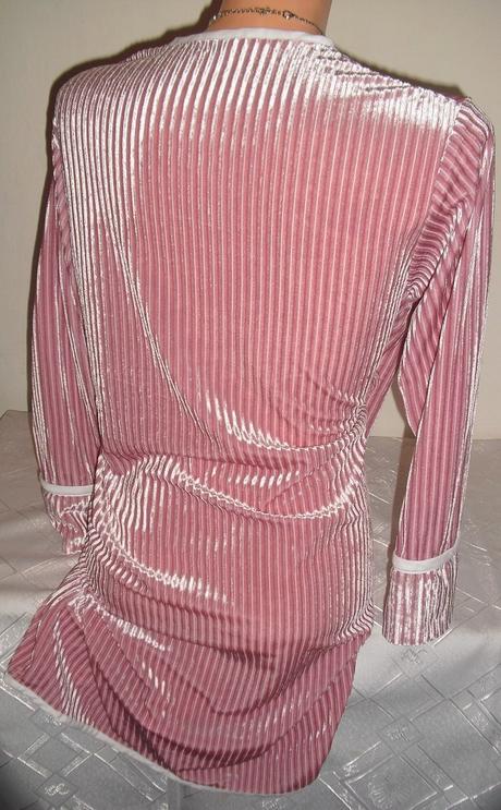 Zamatovy romanticky zupancek, m