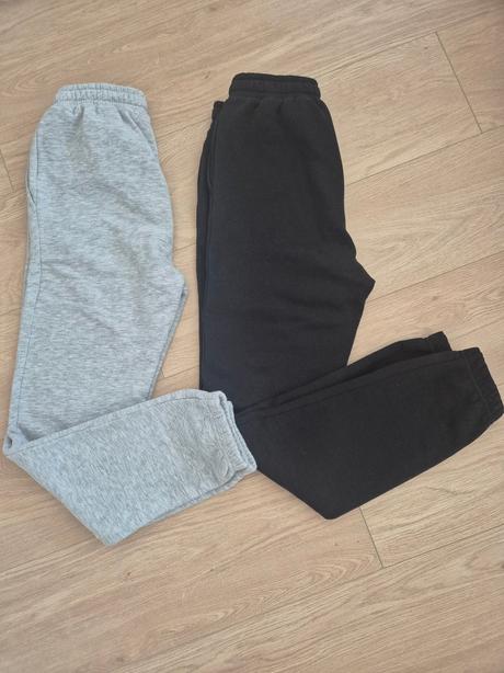 2x teplaky, reserved,158