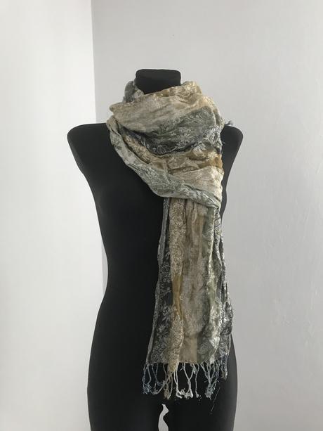 Zlato sivý šál, l