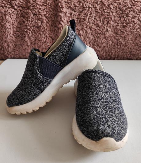 Nazuvacie tenisky, 22