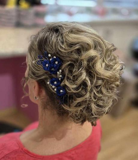 Kráľovská modrá, nadčasová elegancia, 