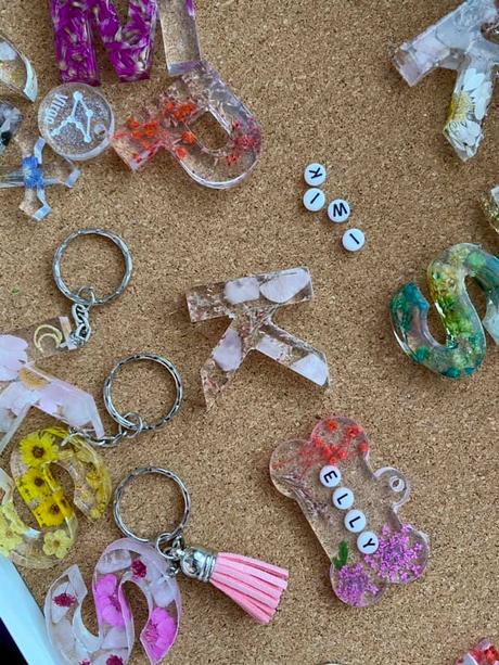 Kľúčenka s príveskom zo živice, 