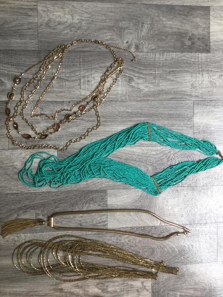 3 rôzne náhrdelníky,