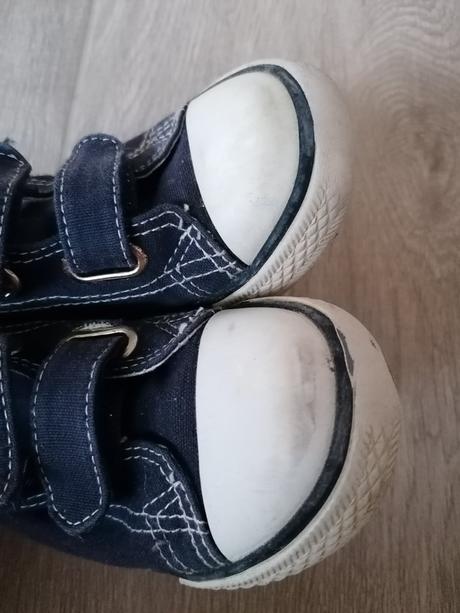 Platené tenisky, 25