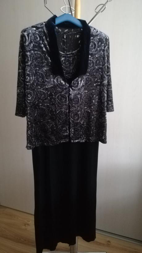 Spoločenský komplet, 42