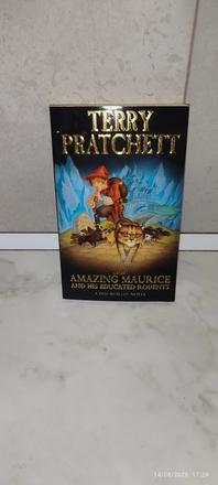 Terry pratchett - the amazing maurice and his educ,