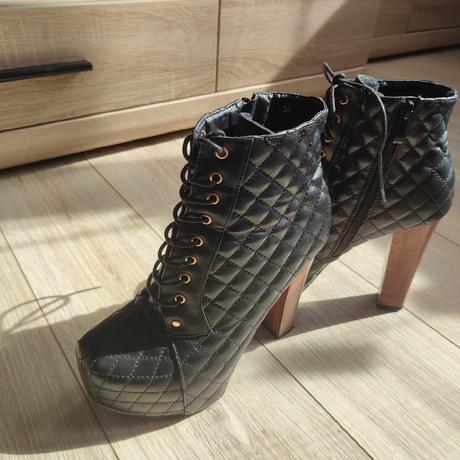 Krásne členkové/kotníkové čižmy, 38