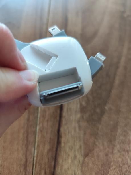 Rozne privesky a adapter na rozne koncovky, 