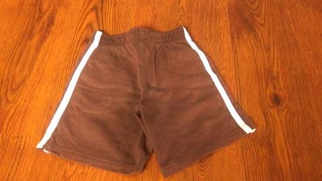 Teplákové kraťasy, 110