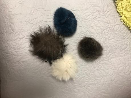 Kožušinovej prívesky na kabelku, 