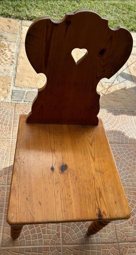 Devenna suprava lavica, stol, 2x stolicka a skrina,