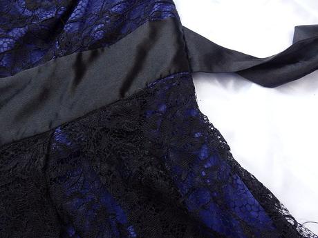 Velmi pekne čipkovane saty, 40