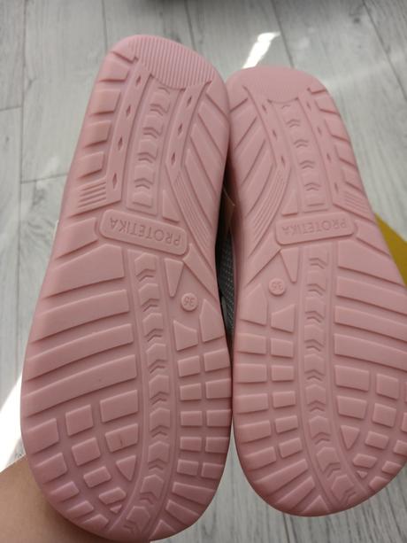 Nove barefoot tenisky, protetika,35