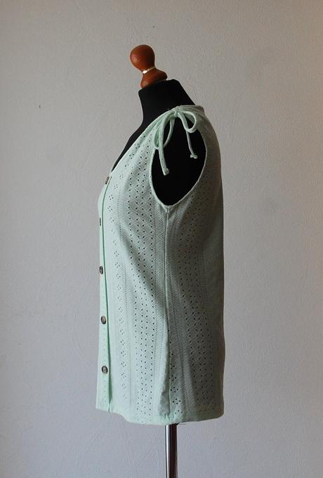 Mentolové tielko s dierovaným vzorom a gombíkmi, m