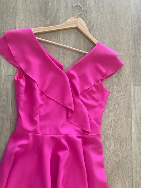 Krásne spoločenské šaty, s