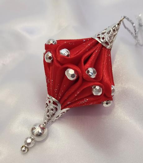 Vianočný saténový cencúľ, 