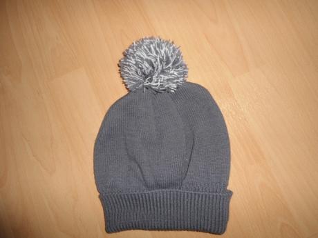 Siva damska ciapka s brmbolcom, s