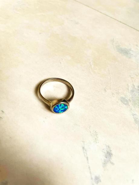 Strieborný prsteň s opálom,