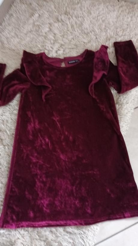 Krásne zamatové šaty s volánikmi, reserved,116