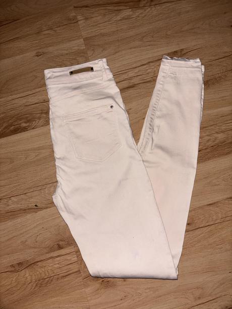 Potrhané rifle-vysoky pás 34/36, bershka,34