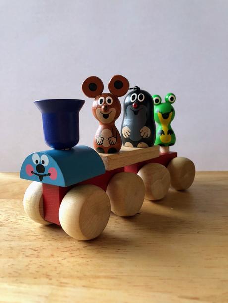 Drevený vláčik krtko,