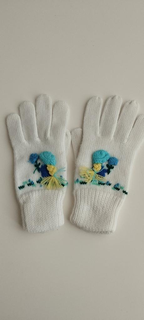 Dievčenské rukavice, 122