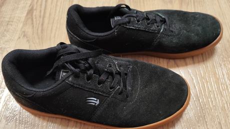 Semišové tenisky zn. etnies, 41