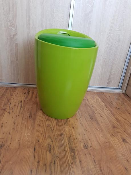 Taburetka z uložený priestorom, 