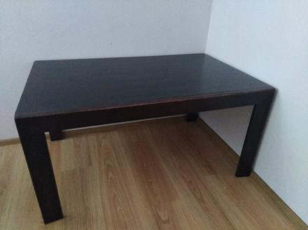 Tmavohnedý stolík,