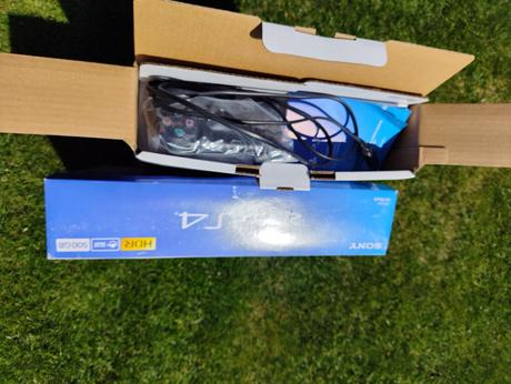 Ps4 slim, 