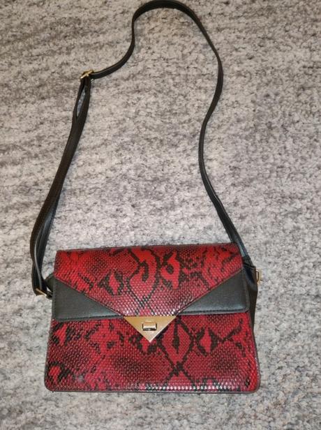 Kabelka sinsay, sinsay