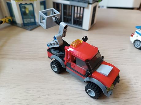 Lego city 60141 policajná stanica,