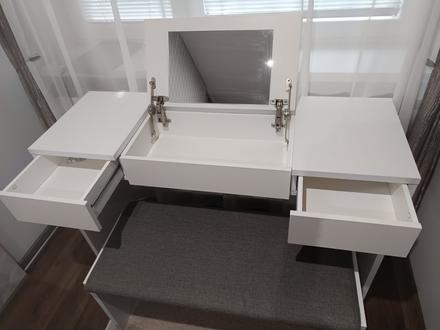 Kozmetický stolík, 