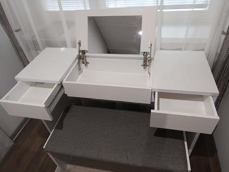 Kozmetický stolík, 