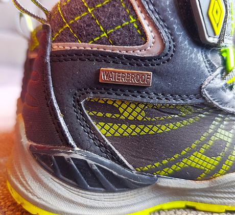 Detské zimné softshelové  topánky značky umbro, umbro,28