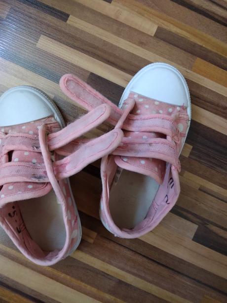 Plátené tenisky, 25