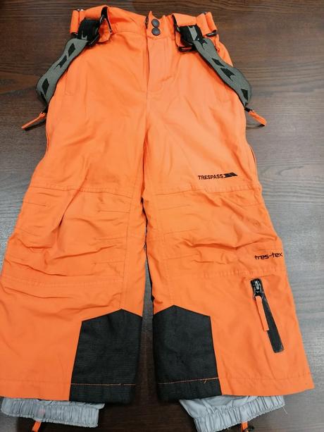 Oranžové oteplovacky, 92