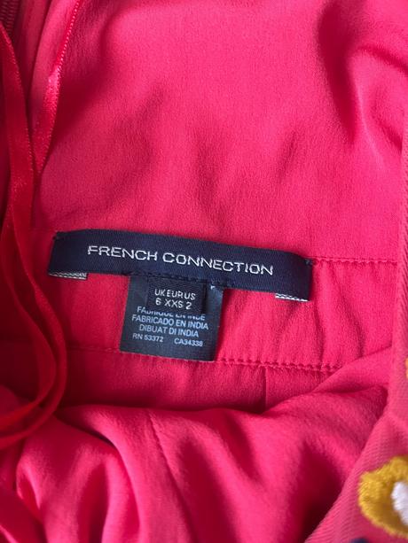 Vyšívané šaty french connection, 34
