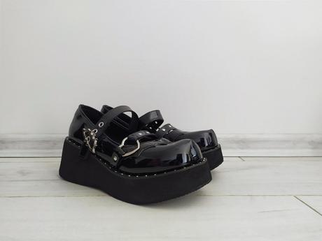 Lakované mokasíny, 39