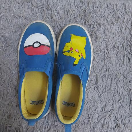 Pokemon slip on, 30