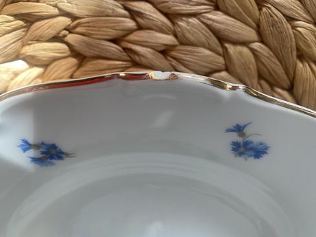 Hlboké taniere s kvetinovým vzorom, 