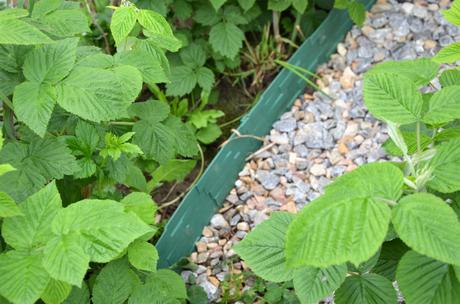 5 ks plastových obrubníkov, 