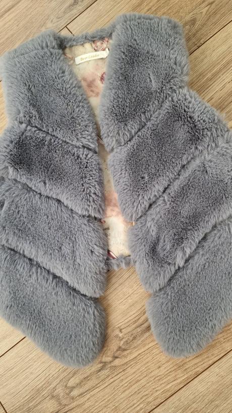 Vesta kožušinová, 128