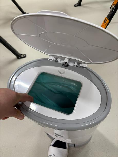 Korbell zamykatelny, bezdotykovy kos na plienky, 