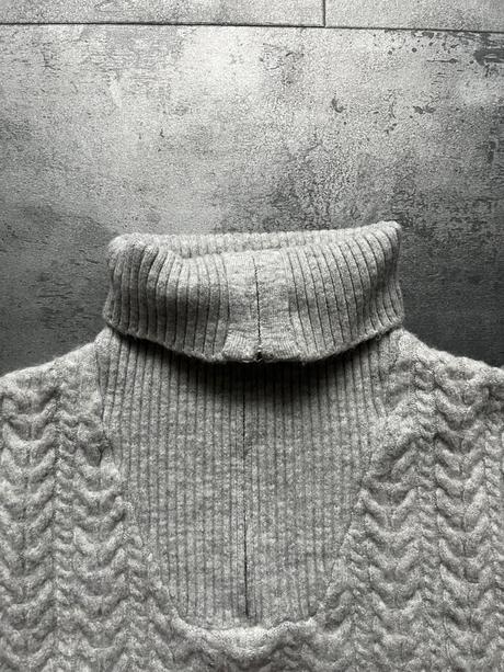 Sveter reserved, reserved,s