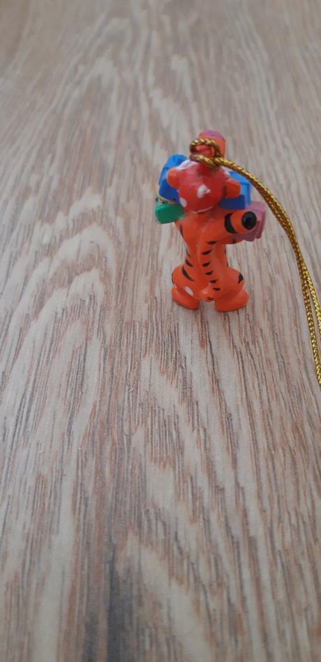 Figúrky z vajíčok, jogurtov a lízatiek, 