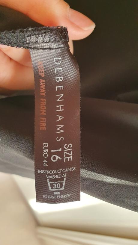 Čierne koteilove saty zn. debenhams vám. 16, 44