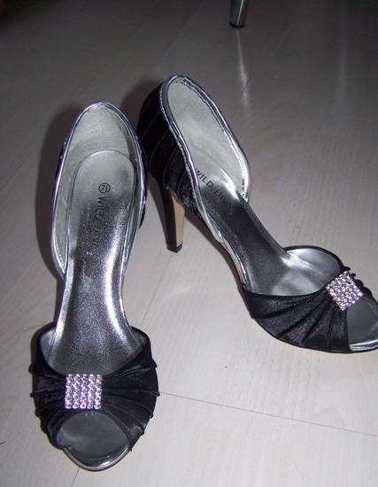 Spoločenské lodičky, 37