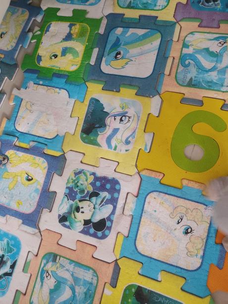 Puzzle na podlahu,